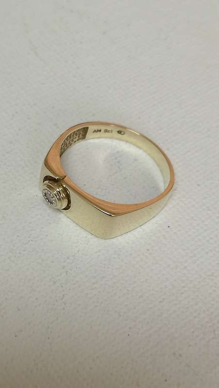 9ct Yellow gold unisex diamond ring